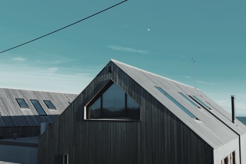 Trä taket med fönster