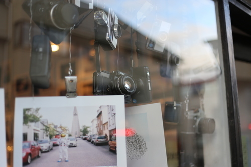 Câmeras na exposição da janela