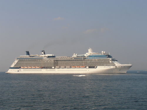 Eclipse Cruise Ship på havet