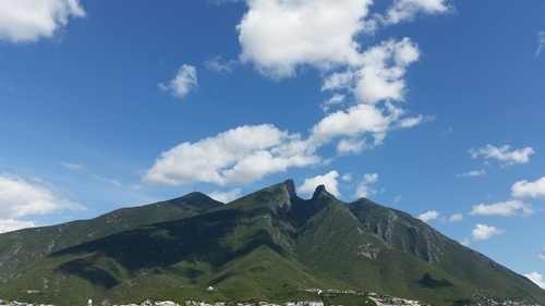 Cerro de la Silla op een warme dag