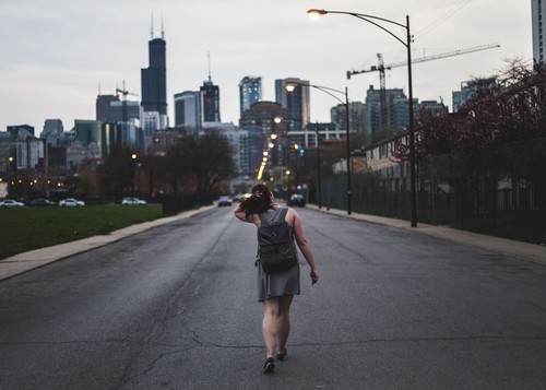 Ragazza che va a Chicago, Stati Uniti