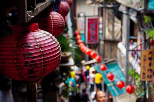 Čínské lucerny na trhu