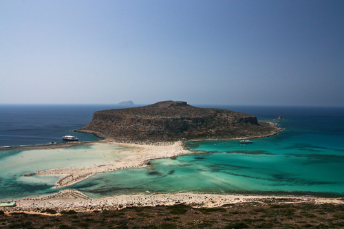 Cliff island i Kreta