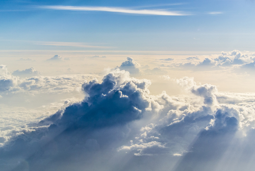 Nori în stratosferă