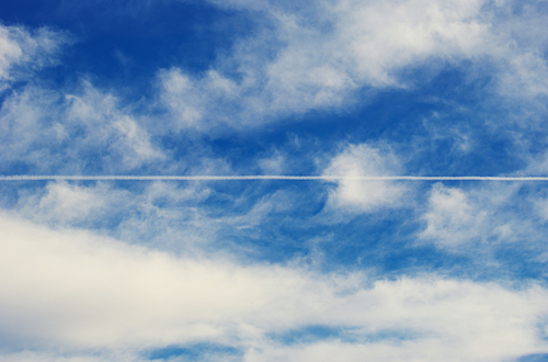 Ciel avec bande blanche