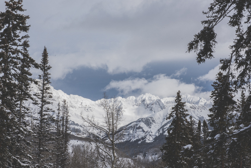 Горы Колорадо покрыты снегом