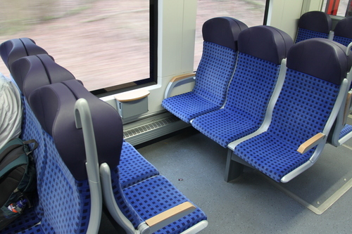 Assentos de trem, classe econômica