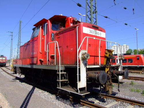 Elektrische locomotief bij het depot
