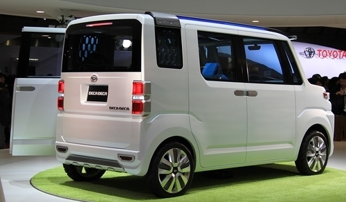 Daihatsu minivan di Deca Deca modello