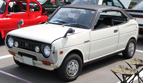 Oude coupe Daihatsu collega Max