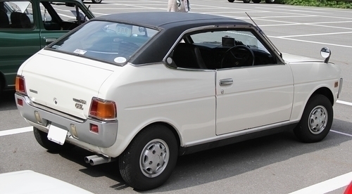 Bílá dvousedadlový Daihatsu chlapík Max