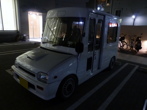 Van de japonês Daihatsu Mira
