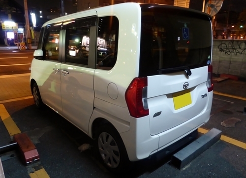 Vista posteriore di Daihatsu TanTo X
