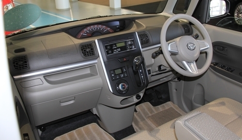 Interior de Daihatsu Tanto X Turbo