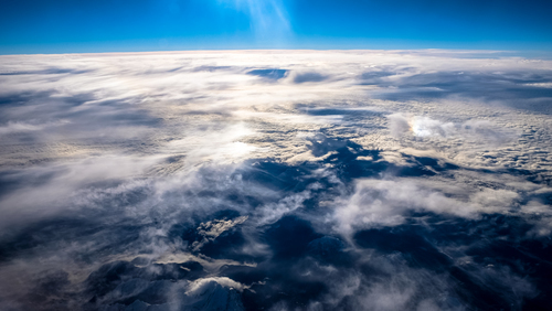 Tierra y las nubes