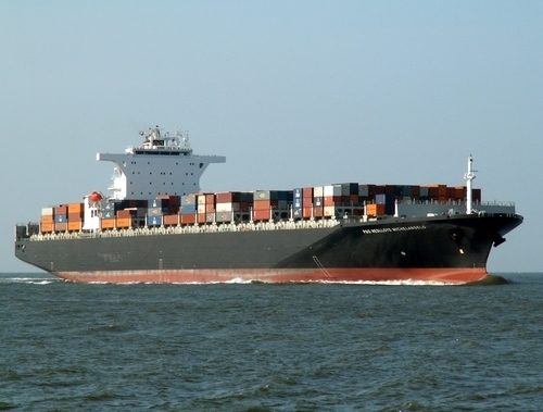 Nave da carico nel porto di Rotterdam