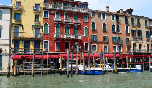 Edifícios coloridos em Veneza