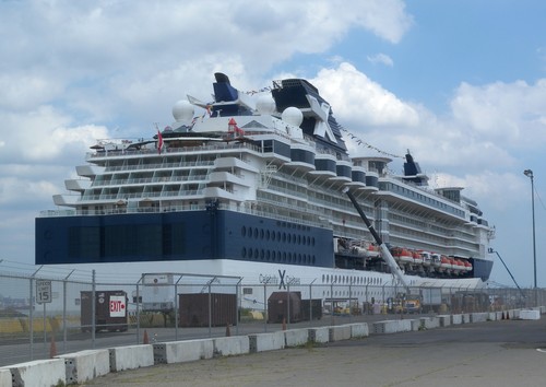 Celebrity Summit navio