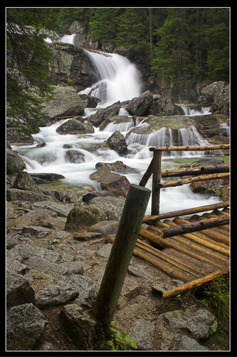 Vodopád a lesní stream