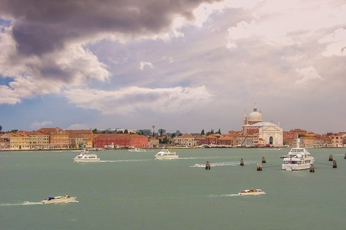 Traffico in barca a Venezia