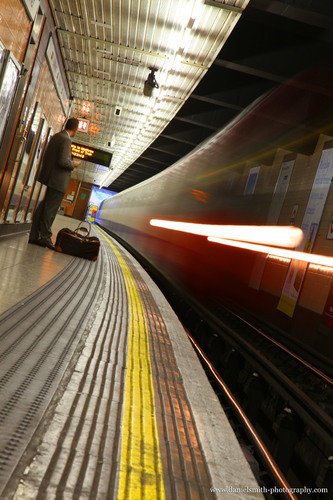 Estação ferroviária subterrânea