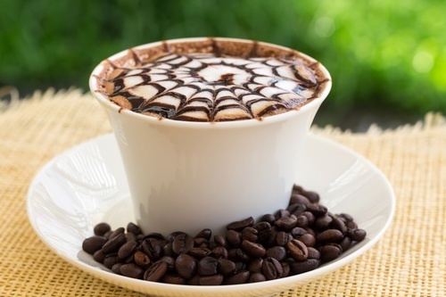 Kopp kaffe med spider form latte