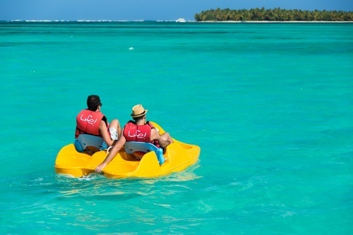 Pédale d’amusement de bateau sur la mer