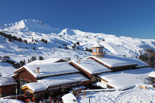 Horské lyžařské středisko v Alpách