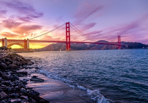 Golden Gate Bridge în California