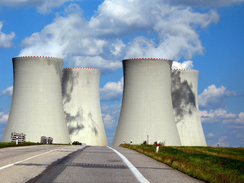 Cheminées de la centrale nucléaire