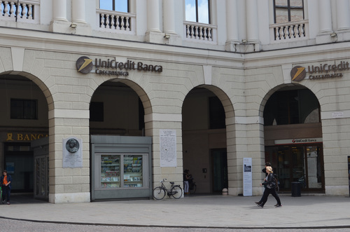 Unicredit Bankası Şubesi