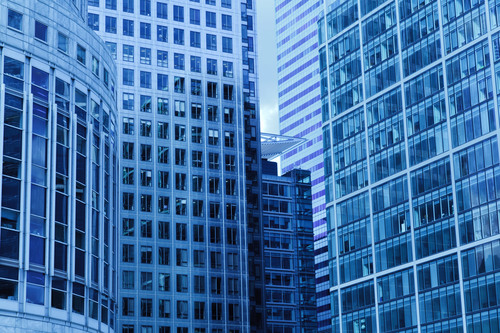 Glas skyskrapor i staden