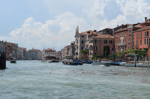 Гранд-каналом у Венеції