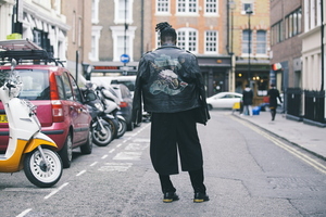 Man in Brewer Street, London, Verenigd Koninkrijk