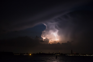 Storm över ön Burano, Venedig, Italien