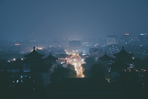 Vista nocturna de la ciudad china