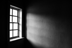 Contraste de luz de uma janela