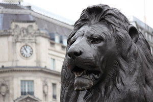 León en la Plaza de Trafalgar