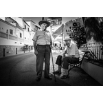 Deux vieux hommes dans la rue