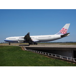 Avión de taxiiing de China Airlines en el aeropuerto