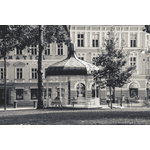 Kiosque à musique sur la place du Congrès