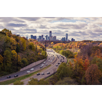 Intenso tráfico diurno en Leaside puente