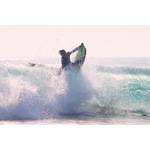 Surfeur dans le parc de Calafia, San Clemente, États-Unis