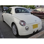 Beyaz coupe Daihatsu Copen