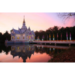 Salle de méditation dans la nuit