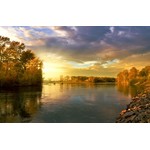 Herfst landschap met gouden zonsondergang