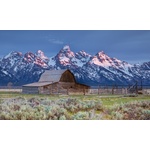 Wooden cottage with the mountains