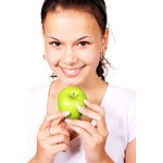 Jonge vrouw met groene Apple