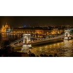 Budapest Chain Bridge geceleri